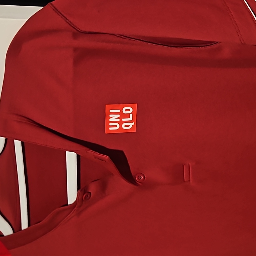 Uniqlo Roger Federer tennis shirt